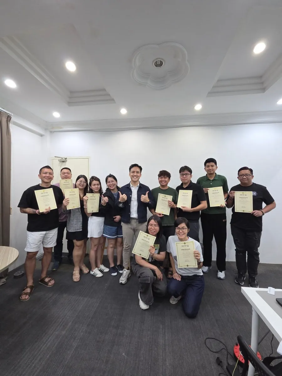Participants of a past NextGen public class holding their certificates, with Edison in the centre.